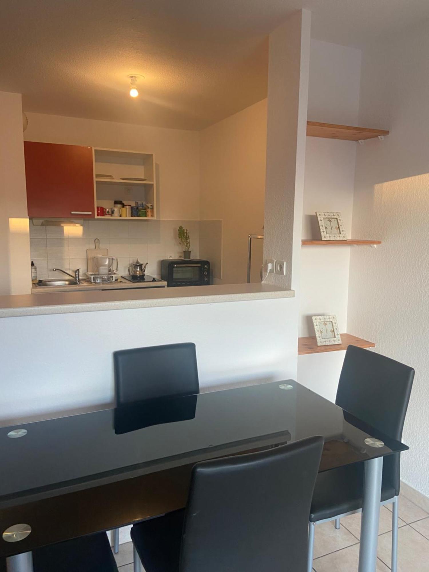 Appartement Apparemment Lumineux Proche De La Mer à Béziers Extérieur photo