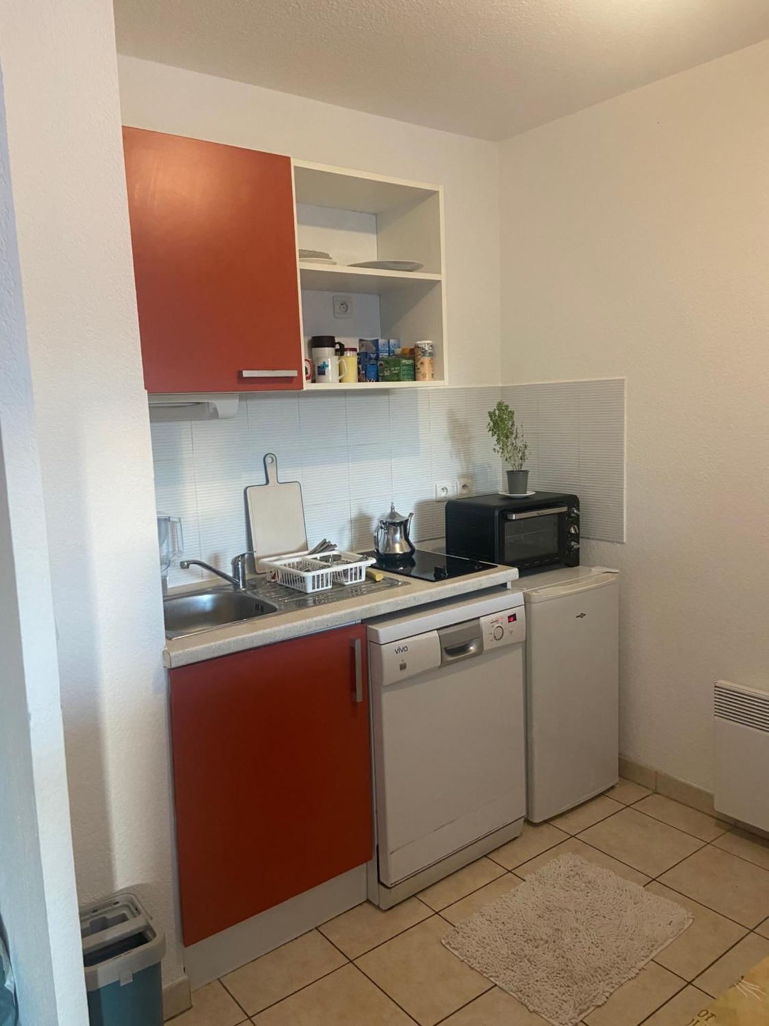 Appartement Apparemment Lumineux Proche De La Mer à Béziers Extérieur photo