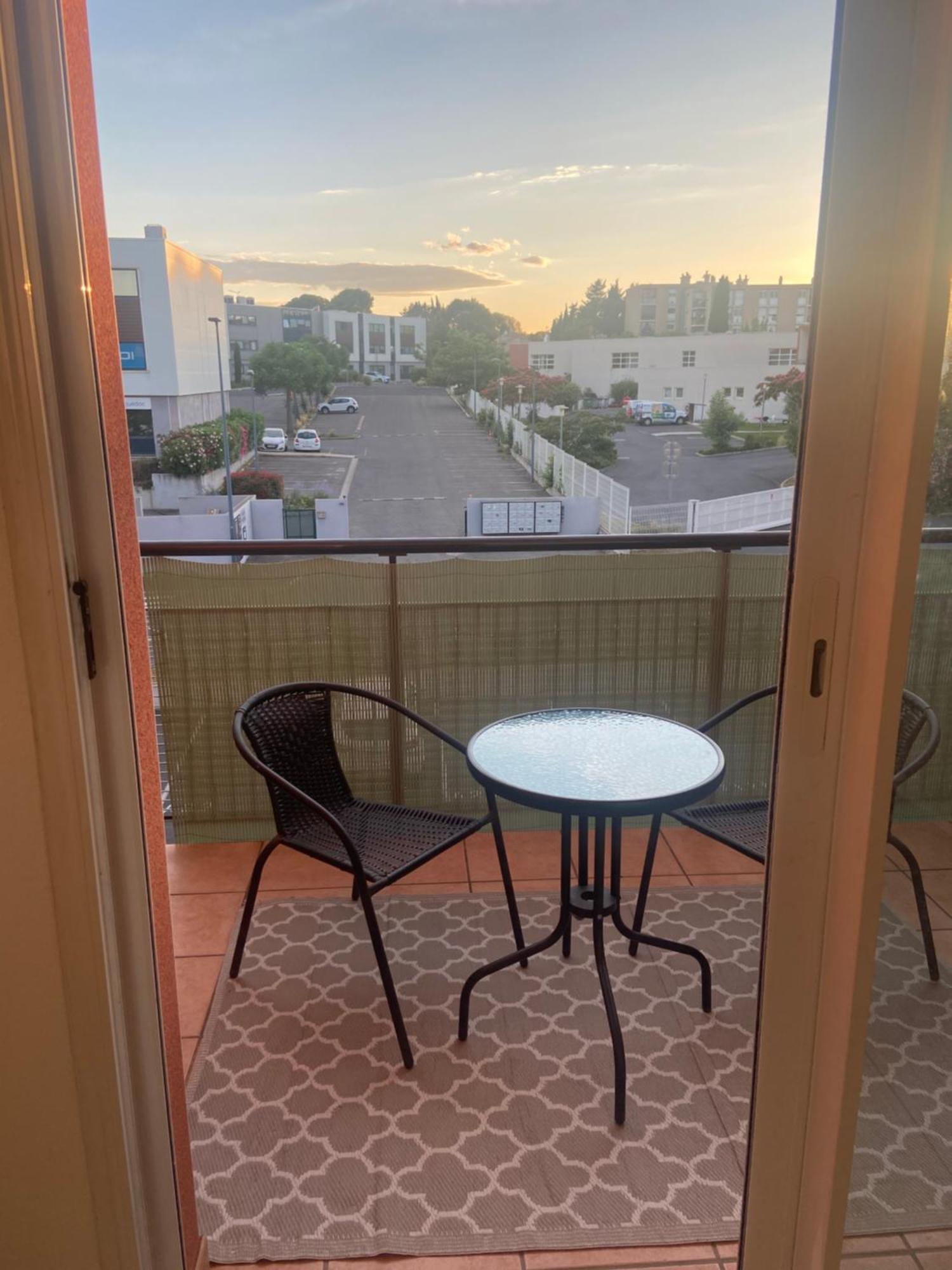 Appartement Apparemment Lumineux Proche De La Mer à Béziers Extérieur photo