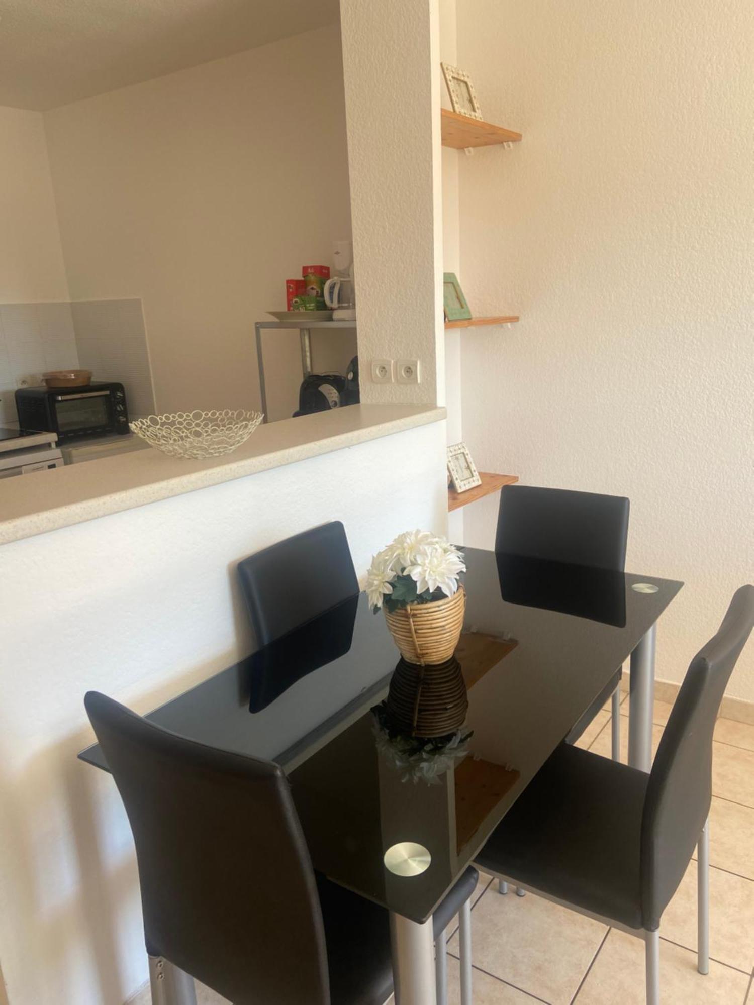 Appartement Apparemment Lumineux Proche De La Mer à Béziers Extérieur photo